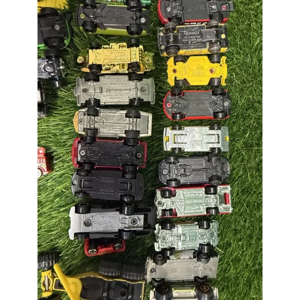 Large Lot 30+ Assorted Diecast Toy Vehicles Hot Wheels Matchbox Tonka Cars VTG